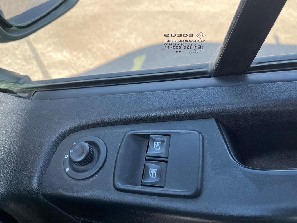 
								2020 Renault Trafic 2.0 dCi ENERGY 28 Sport SWB Standard Roof full									