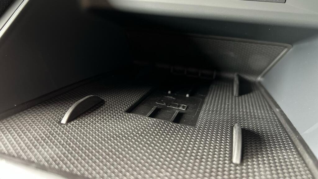 
								2025 SEAT Leon 1.5 eTSI MHEV FR Sport DSG full									