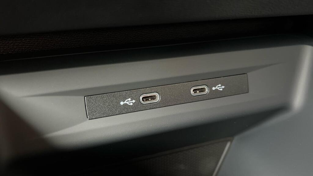 
								2025 SEAT Leon 1.5 eTSI MHEV FR Sport DSG full									