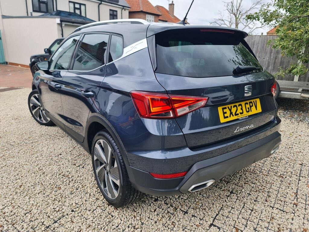 
								2023 SEAT Arona 1.0 TSI FR Edition full									