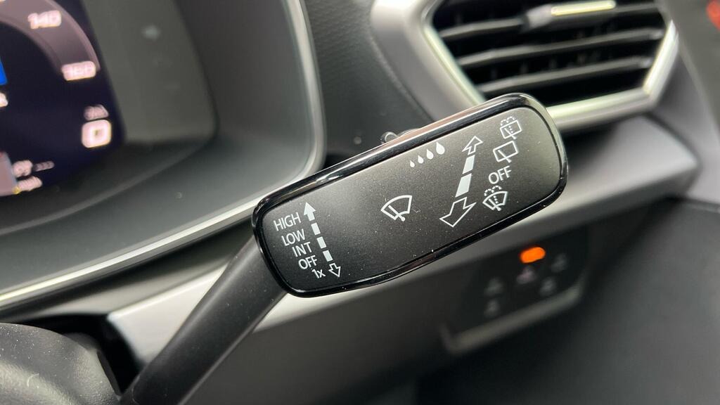 
								2025 SEAT Leon 1.5 eTSI MHEV FR Sport DSG full									