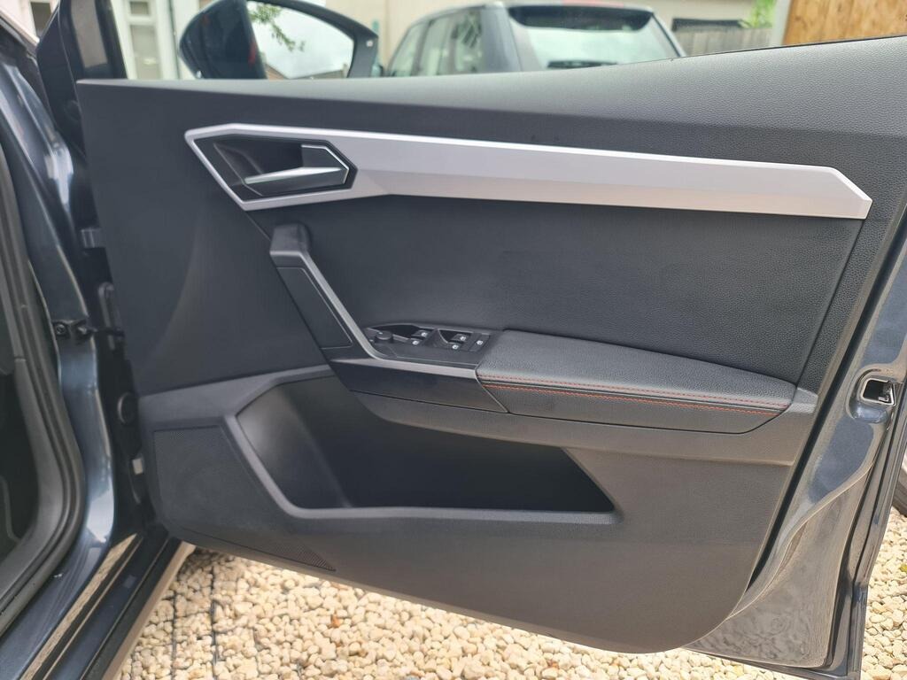 
								2023 SEAT Arona 1.0 TSI FR Edition full									