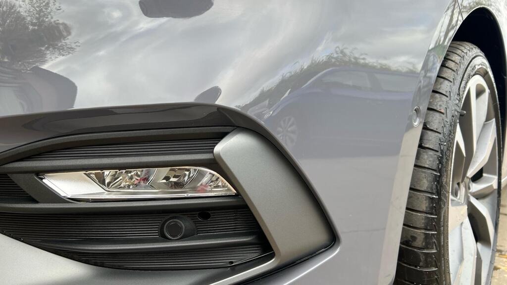 
								2025 SEAT Leon 1.5 eTSI MHEV FR Sport DSG full									