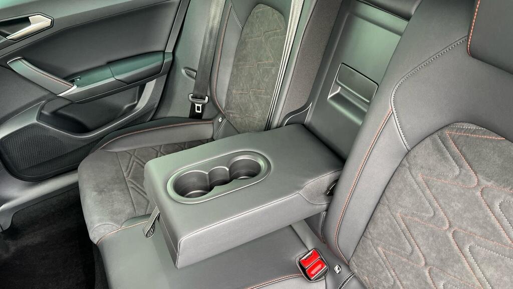 
								2025 SEAT Leon 1.5 eTSI MHEV FR Sport DSG full									