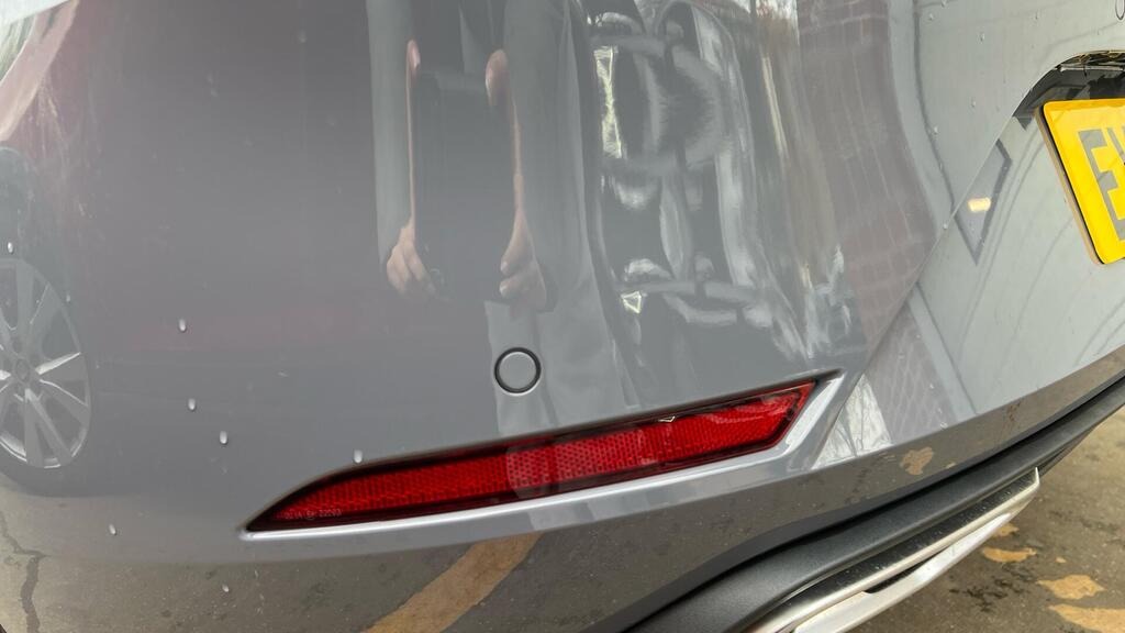 
								2025 SEAT Leon 1.5 eTSI MHEV FR Sport DSG full									