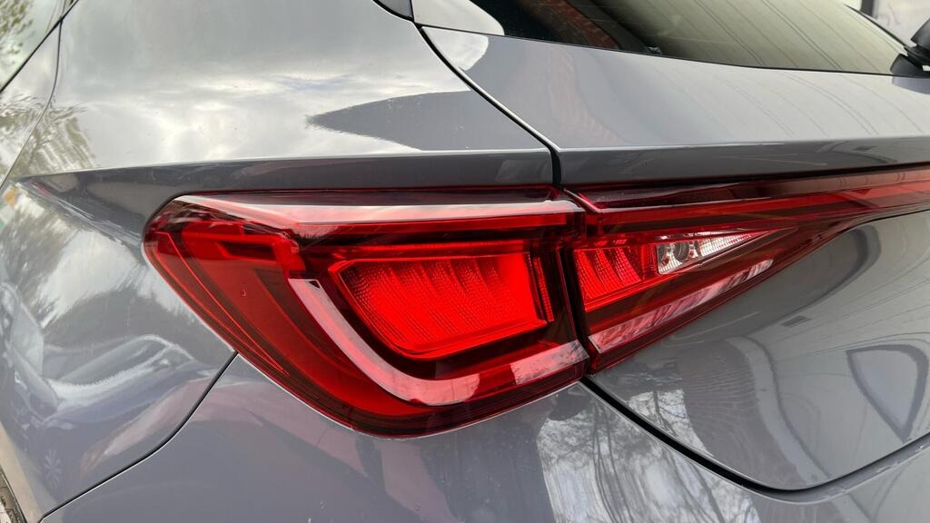 
								2025 SEAT Leon 1.5 eTSI MHEV FR Sport DSG full									