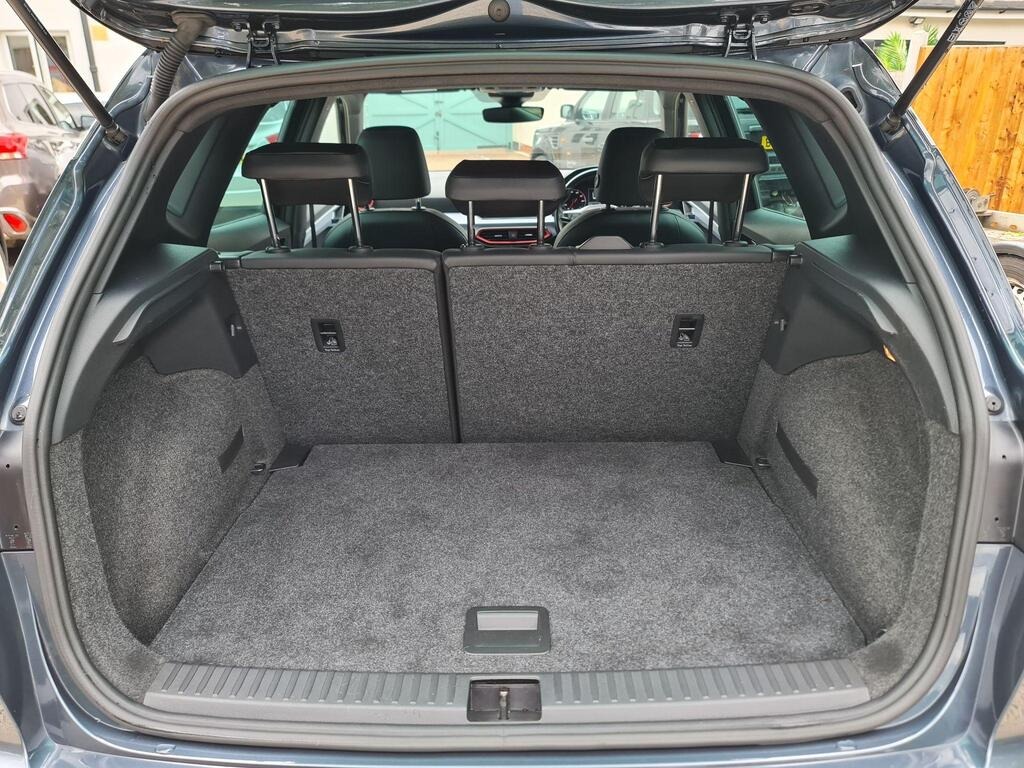 
								2023 SEAT Arona 1.0 TSI FR Edition full									