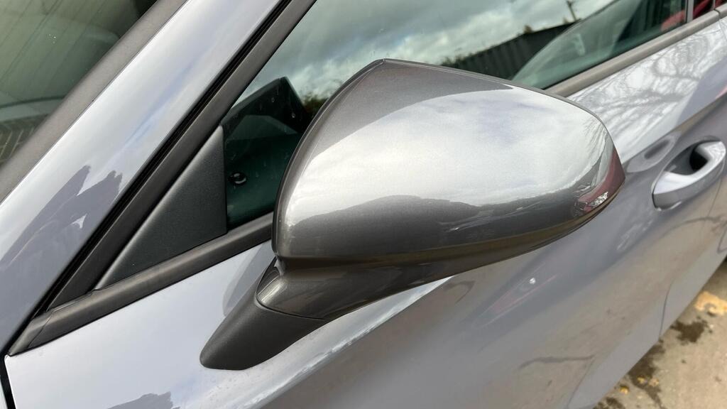 
								2025 SEAT Leon 1.5 eTSI MHEV FR Sport DSG full									