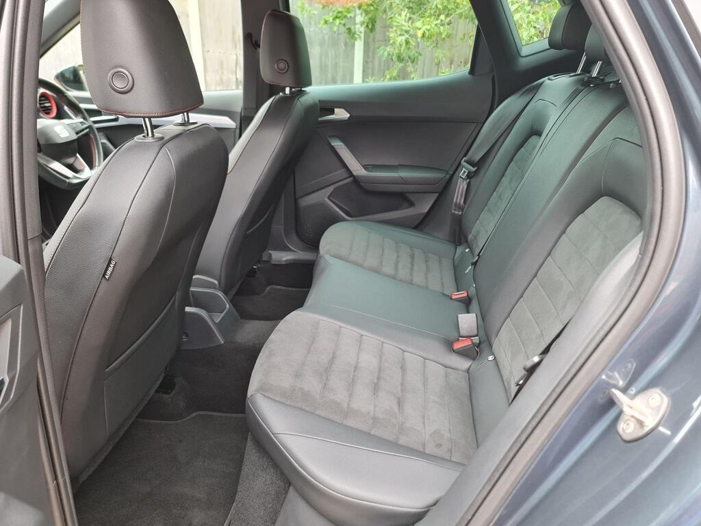 
								2023 SEAT Arona 1.0 TSI FR Edition full									