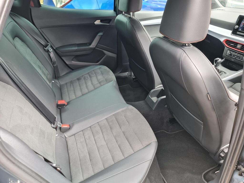 
								2023 SEAT Arona 1.0 TSI FR Edition full									