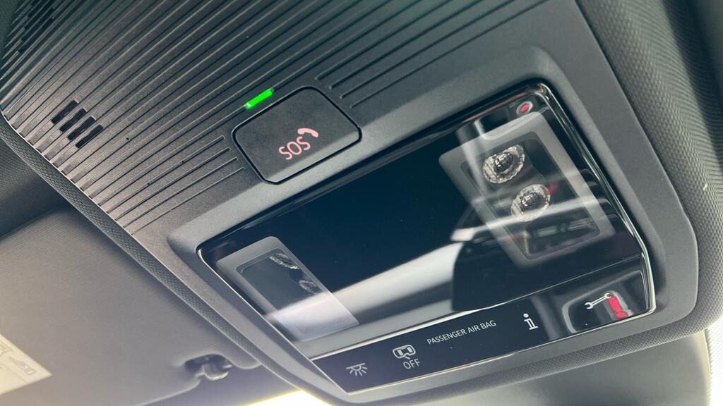 
								2025 SEAT Leon 1.5 eTSI MHEV FR Sport DSG full									