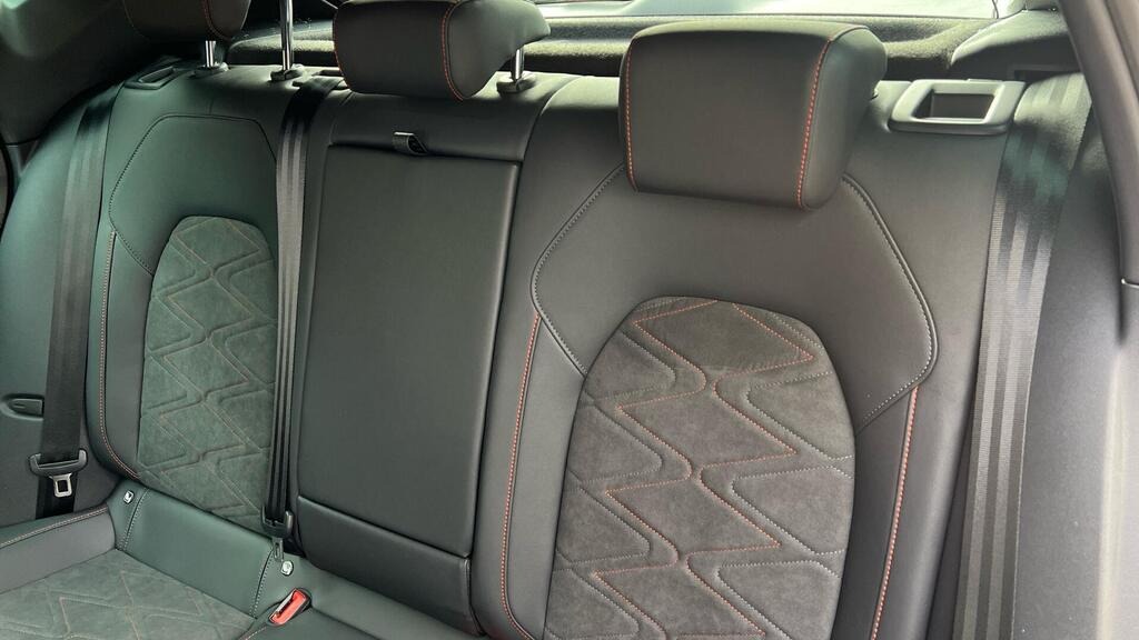 
								2025 SEAT Leon 1.5 eTSI MHEV FR Sport DSG full									