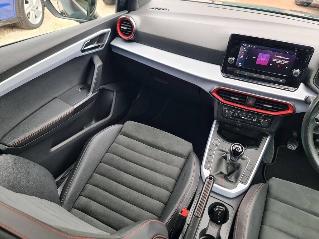 
								2023 SEAT Arona 1.0 TSI FR Edition full									