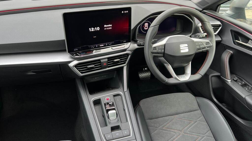 
								2025 SEAT Leon 1.5 eTSI MHEV FR Sport DSG full									