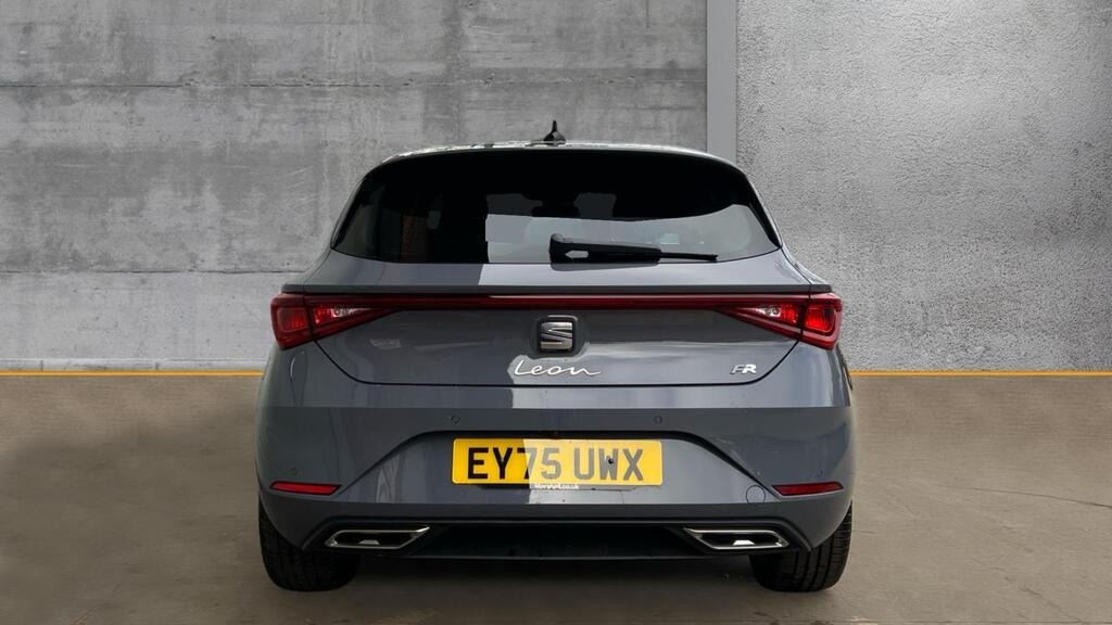 
								2025 SEAT Leon 1.5 eTSI MHEV FR Sport DSG full									