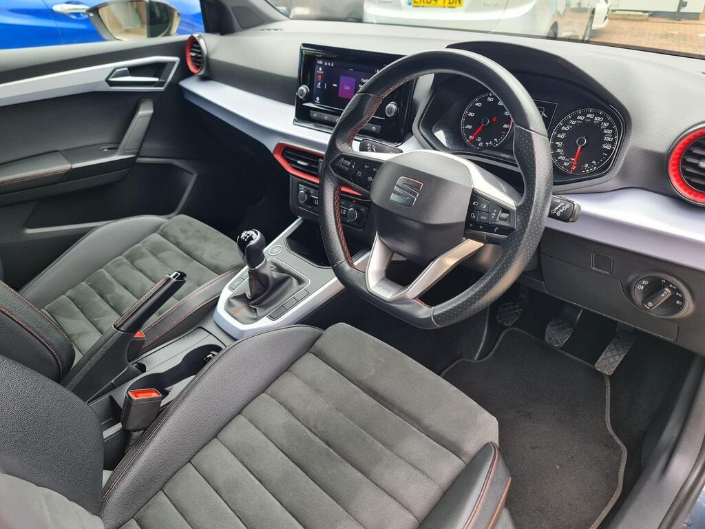 
								2023 SEAT Arona 1.0 TSI FR Edition full									