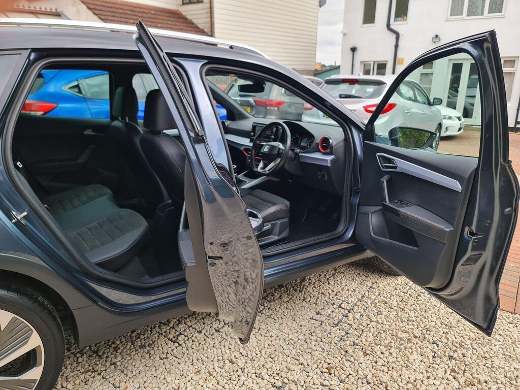 
								2023 SEAT Arona 1.0 TSI FR Edition full									