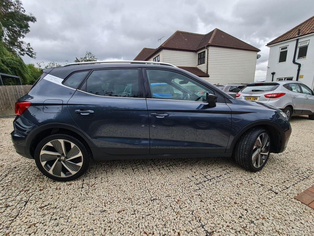 
								2023 SEAT Arona 1.0 TSI FR Edition full									