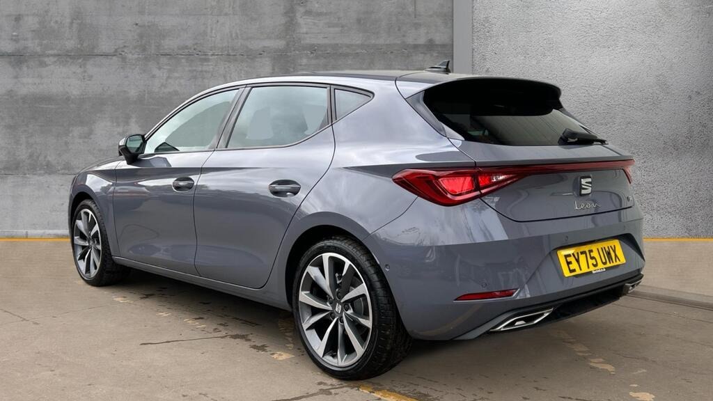 
								2025 SEAT Leon 1.5 eTSI MHEV FR Sport DSG full									