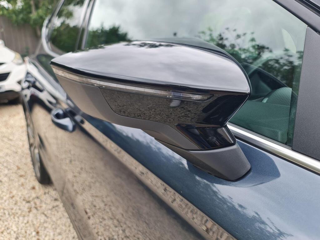 
								2023 SEAT Arona 1.0 TSI FR Edition full									