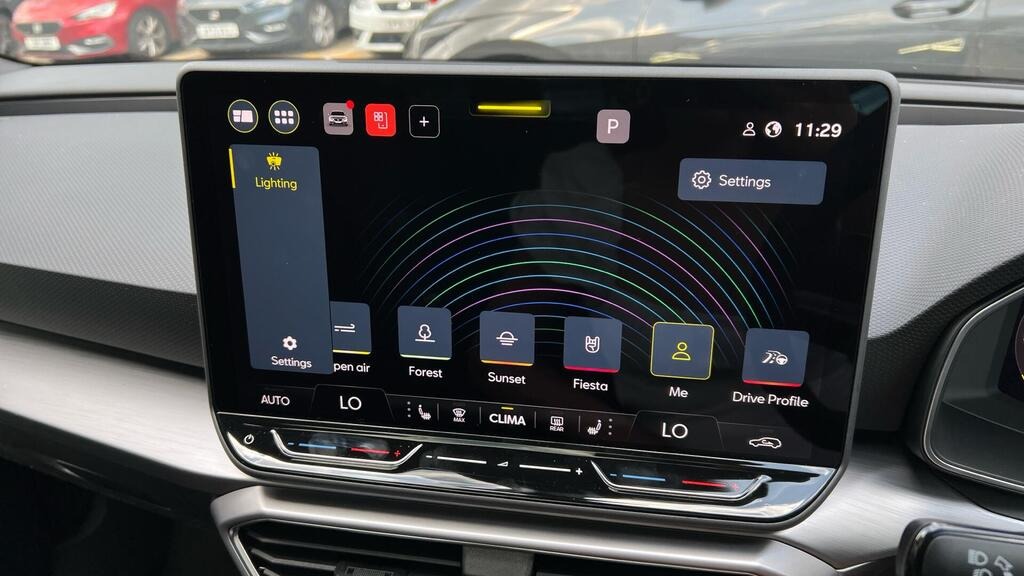 
								2025 SEAT Leon 1.5 TSI FR Black Edition full									