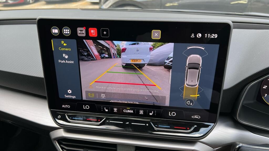 
								2025 SEAT Leon 1.5 TSI FR Black Edition full									