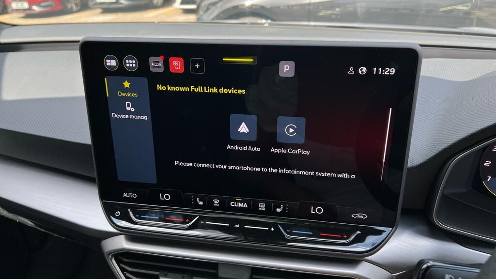 
								2025 SEAT Leon 1.5 TSI FR Black Edition full									