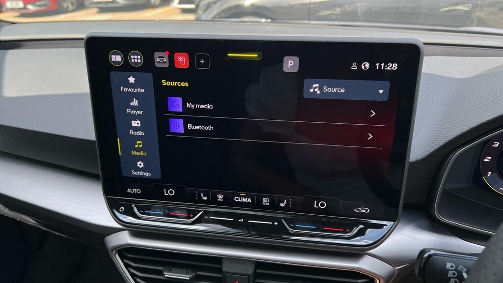 
								2025 SEAT Leon 1.5 TSI FR Black Edition full									