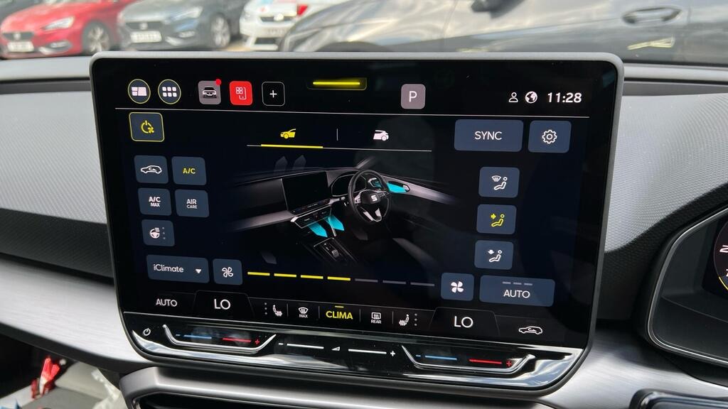 
								2025 SEAT Leon 1.5 TSI FR Black Edition full									