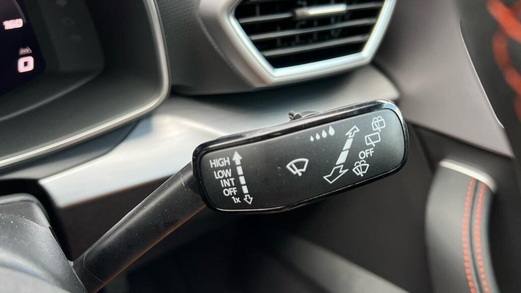 
								2025 SEAT Leon 1.5 TSI FR Black Edition full									