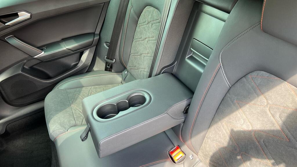 
								2025 SEAT Leon 1.5 TSI FR Black Edition full									