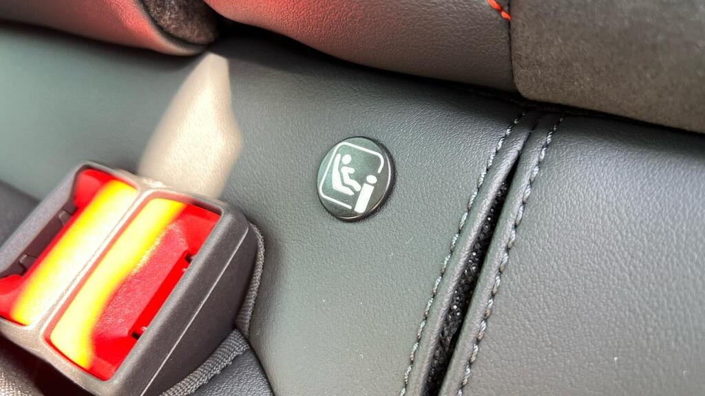 
								2025 SEAT Leon 1.5 TSI FR Black Edition full									