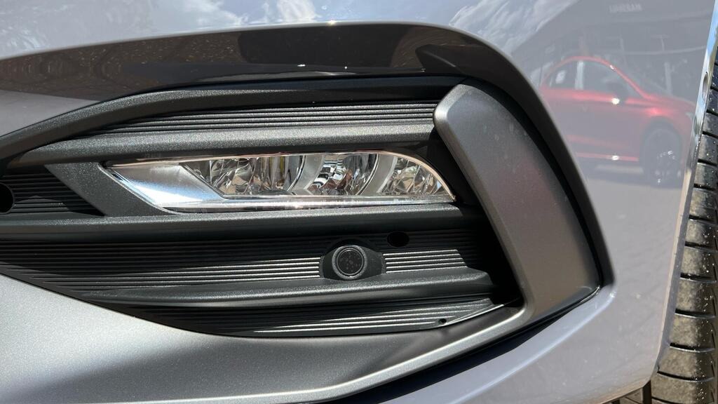 
								2025 SEAT Leon 1.5 TSI FR Black Edition full									