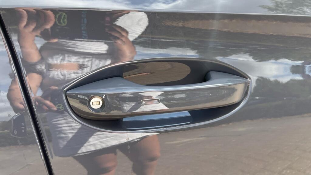 
								2025 SEAT Leon 1.5 TSI FR Black Edition full									