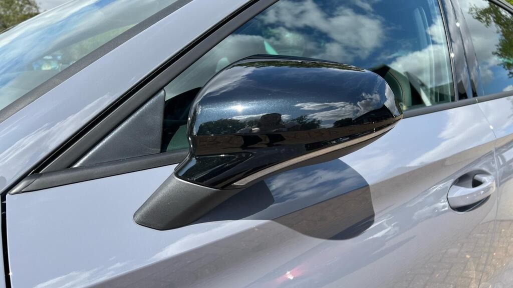 
								2025 SEAT Leon 1.5 TSI FR Black Edition full									