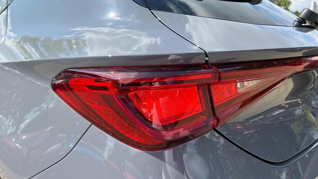 
								2025 SEAT Leon 1.5 TSI FR Black Edition full									