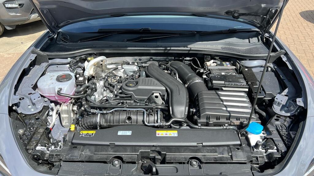 
								2025 SEAT Leon 1.5 TSI FR Black Edition full									