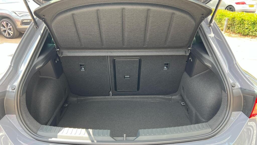 
								2025 SEAT Leon 1.5 TSI FR Black Edition full									