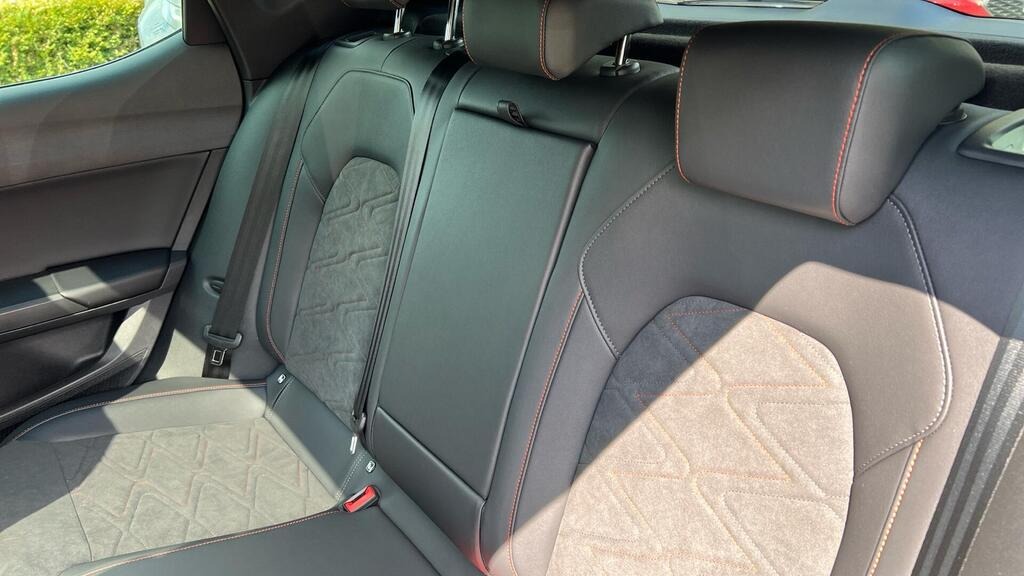 
								2025 SEAT Leon 1.5 TSI FR Black Edition full									