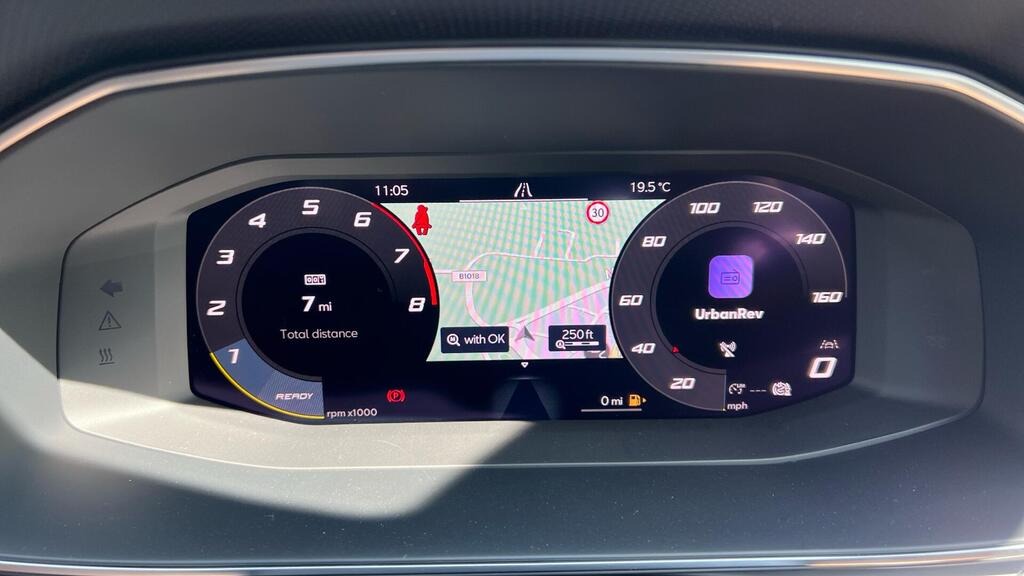 
								2025 SEAT Leon 1.5 TSI FR Black Edition full									