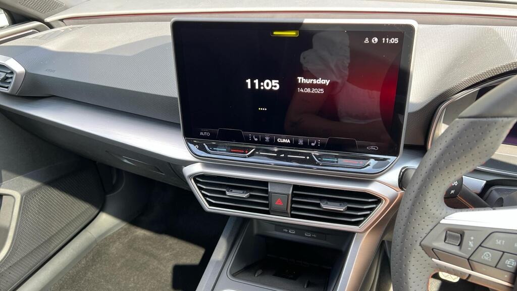 
								2025 SEAT Leon 1.5 TSI FR Black Edition full									