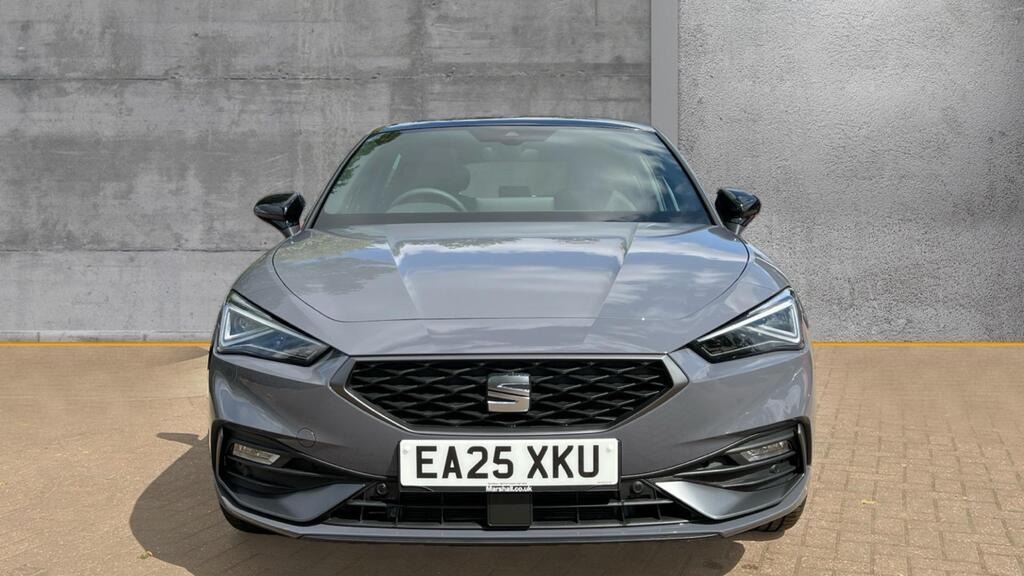 
								2025 SEAT Leon 1.5 TSI FR Black Edition full									