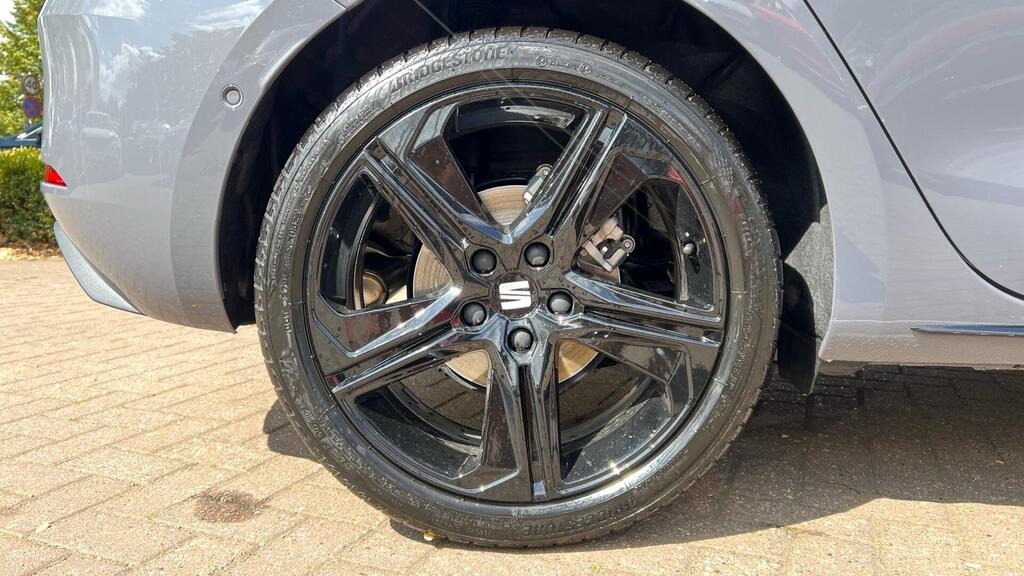 2025 SEAT Leon 1.5 TSI FR Black Edition