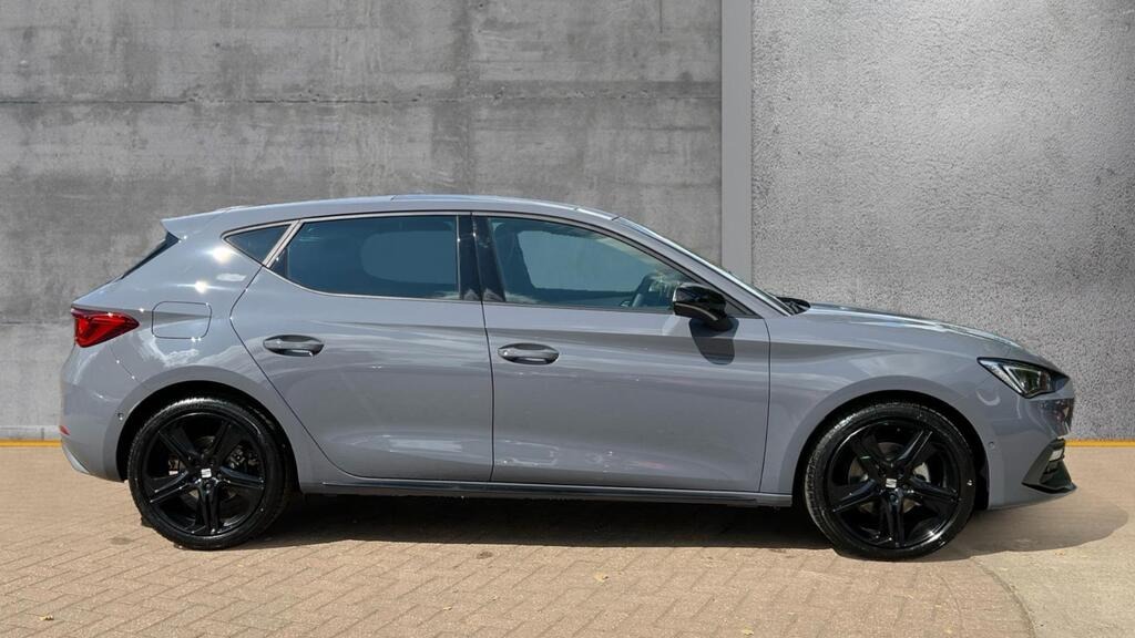 
								2025 SEAT Leon 1.5 TSI FR Black Edition full									