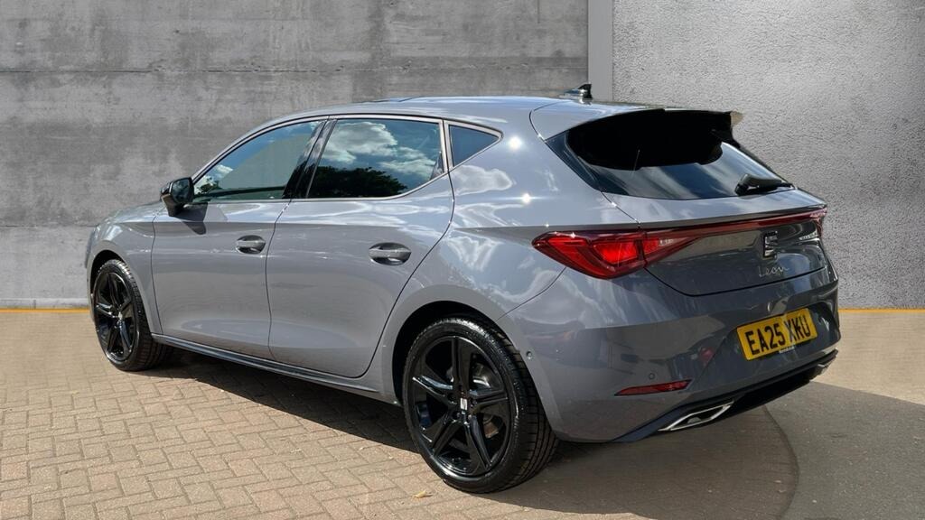 
								2025 SEAT Leon 1.5 TSI FR Black Edition full									