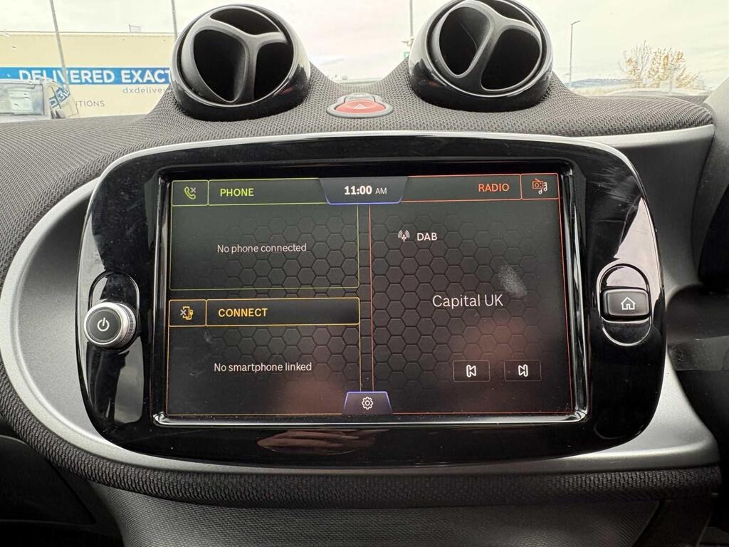 
								2021 Smart Forfour 17.6kWh Premium Auto 5dr (22kW Charger) full									