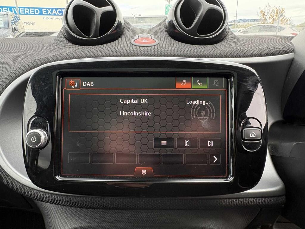 
								2021 Smart Forfour 17.6kWh Premium Auto 5dr (22kW Charger) full									