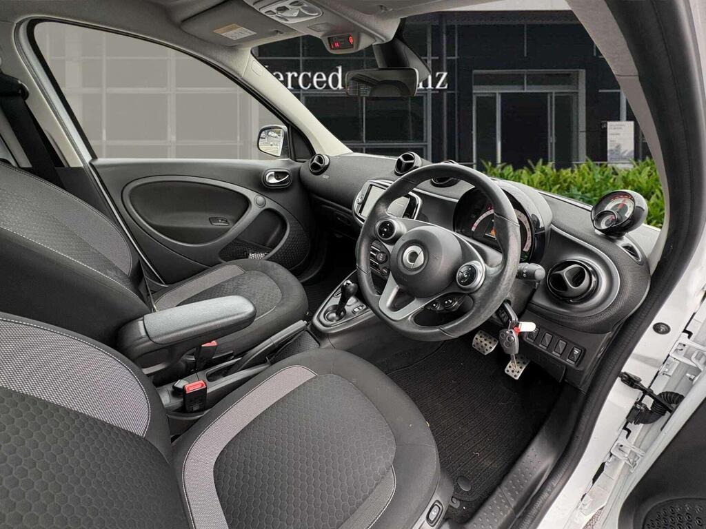 
								2021 Smart Forfour 17.6kWh Premium Auto 5dr (22kW Charger) full									