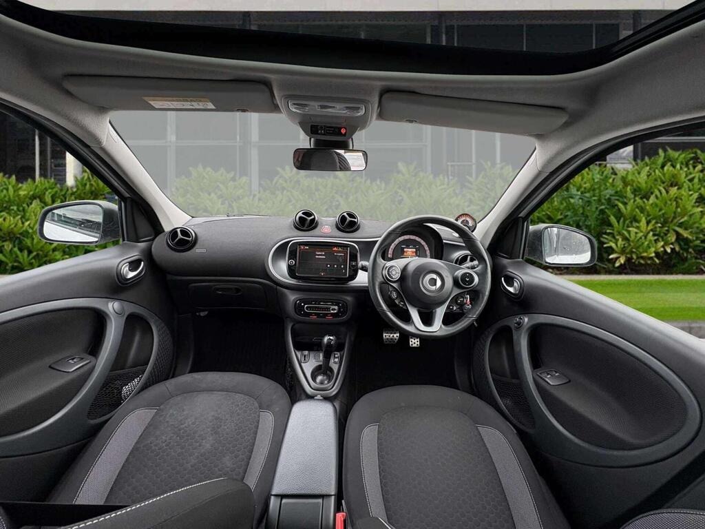 
								2021 Smart Forfour 17.6kWh Premium Auto 5dr (22kW Charger) full									