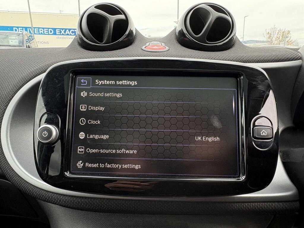 
								2021 Smart Forfour 17.6kWh Premium Auto 5dr (22kW Charger) full									